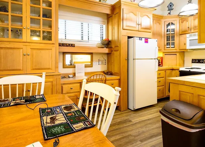 Alpen Way Chalet Mountain Lodge